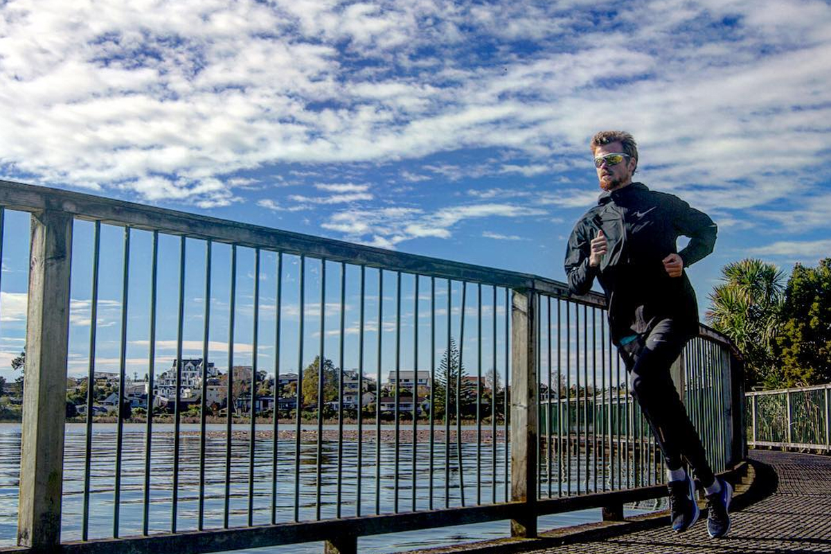 穿紧身裤跑步有什么用,男人穿紧身裤跑步好吗