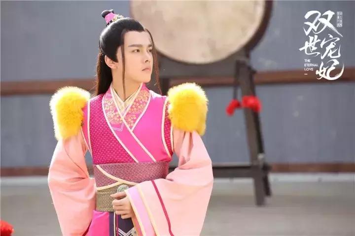 好羞耻！我熬夜刷完了一部主角不停接吻的无脑雷剧