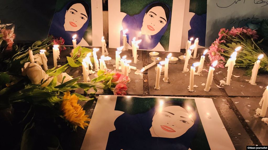 29岁伊朗女孩为看球赛*焚自**身亡:各大足球俱乐部悼念,伊朗司法部官员参加悼念,国际足联赴伊朗调查