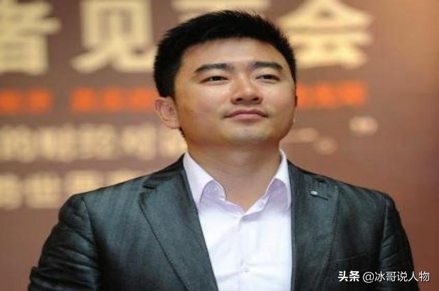 前央视主持红人芮成钢,37岁入狱进牢房?现在怎么样了