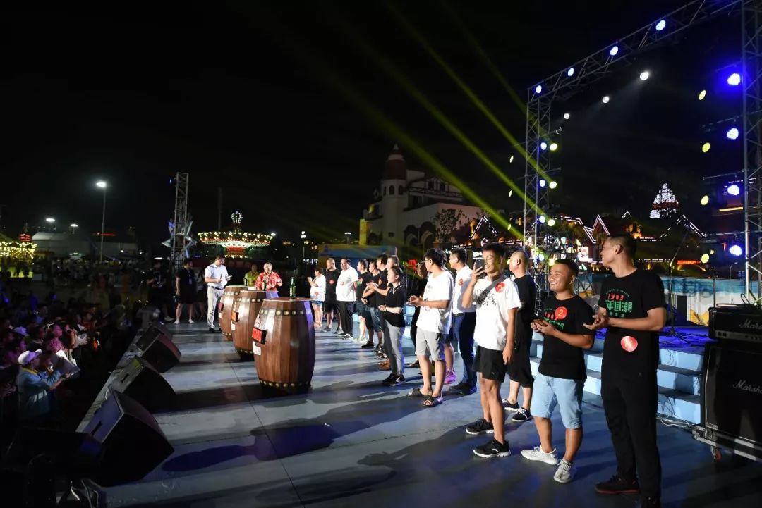 酒王大赛周赛吹瓶最快3秒70！金沙滩啤酒城喊你来战！