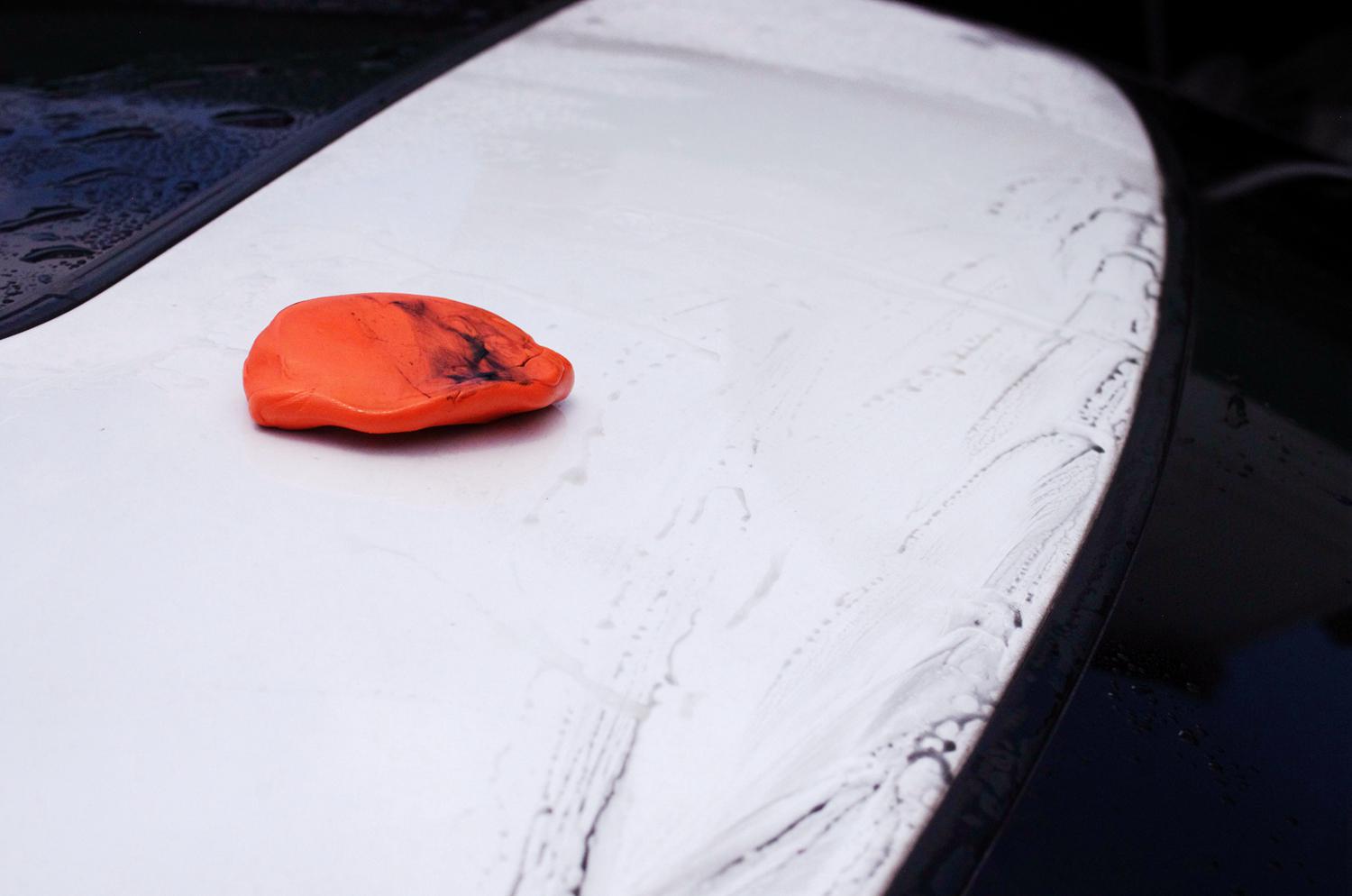 汽车塑料上的污渍怎么去除,汽车上的油烟污渍如何处理