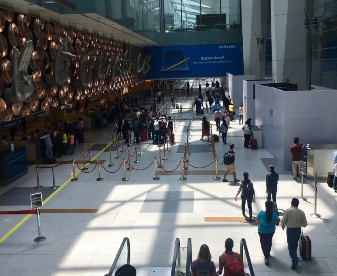 《遇·见》|初到印度-大国机场金碧辉煌小巷摊贩变相营销