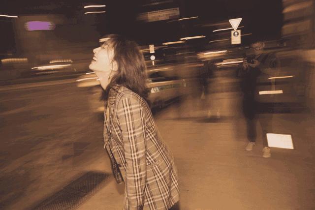 卷发老气怎么补救,直发显年轻卷发显老气