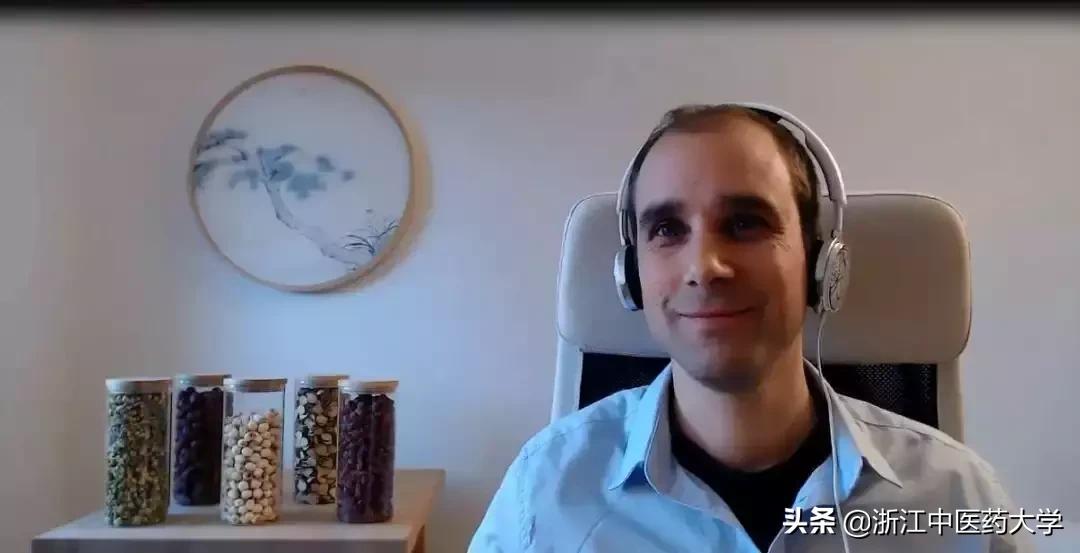 德国小伙爱中医成痴，13年孜孜不倦成“养生达人”