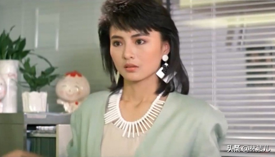 昔日霸王花李赛凤享受现在生活,还记得最美港姐李嘉欣吗