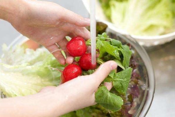 小苏打洗瓜果蔬菜,小苏打在厨房可以怎么用