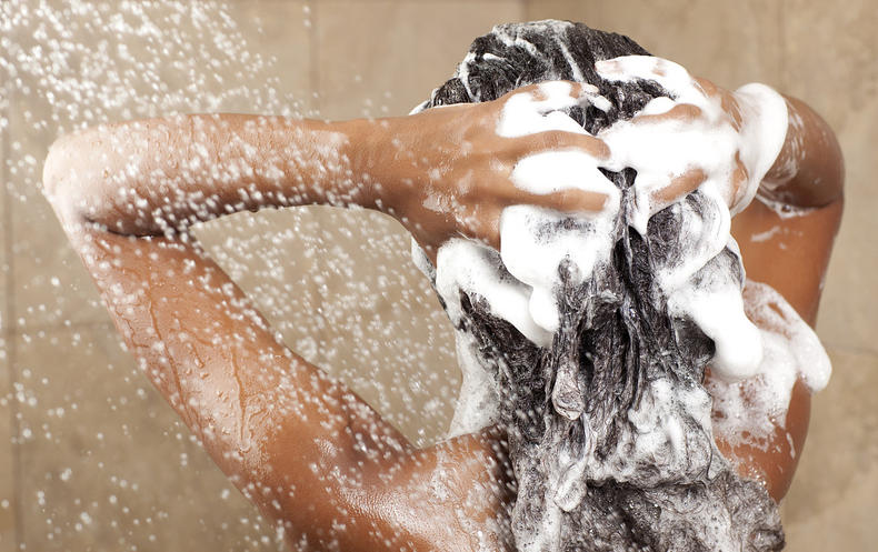 洗发时头发很枯该怎么护理,头发干枯洗发前护理