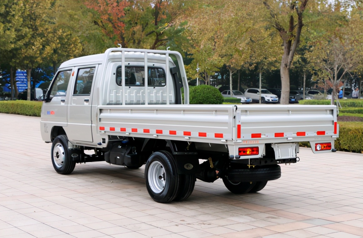 开货拉拉用哪种小皮卡好,既能拉货又能载人的皮卡推荐