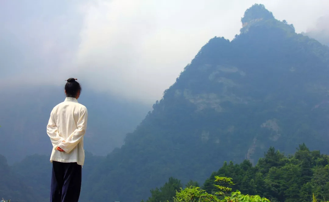 易经讲月盈则亏,易经8个赚钱定律