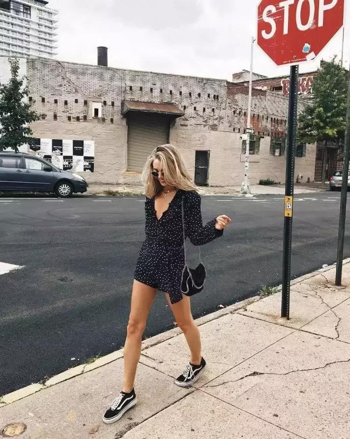 泫雅、迪丽热巴、关晓彤的印花裙，谁的品味更好？