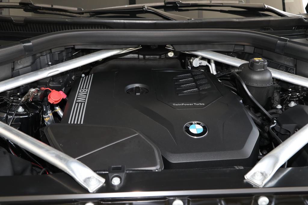 宝马x5试驾油耗,宝马x5最高配的七座碳蓝黑试驾