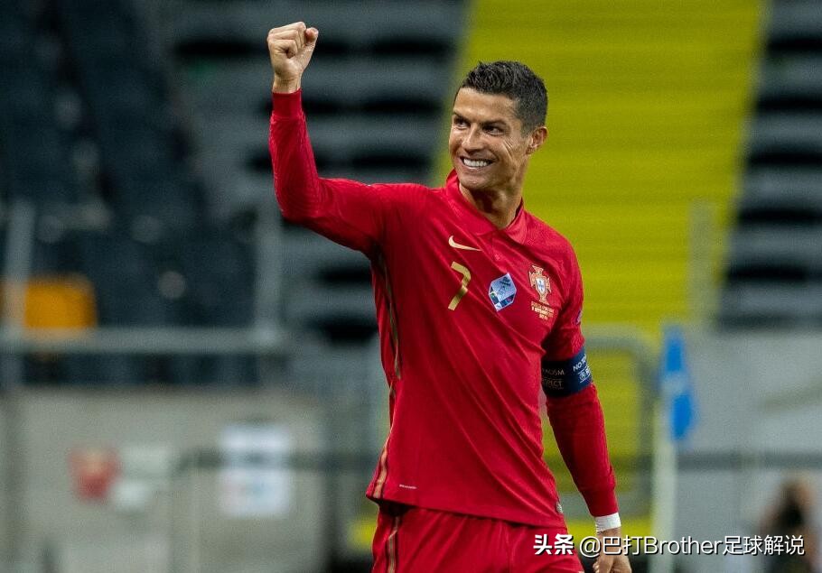 c罗送中国球迷足球鞋,c罗最新比赛的战靴