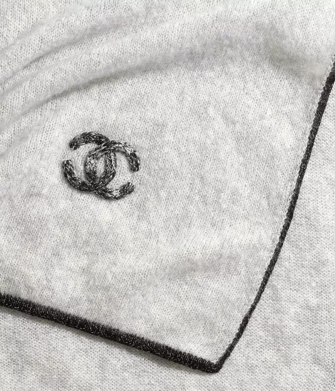 最近特别火的围巾性价比高,秋冬最值得入手的大牌围巾