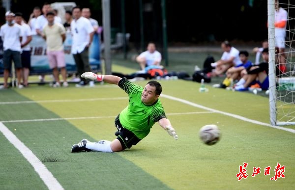 踢足球乐趣多,踢足球的愉快时光