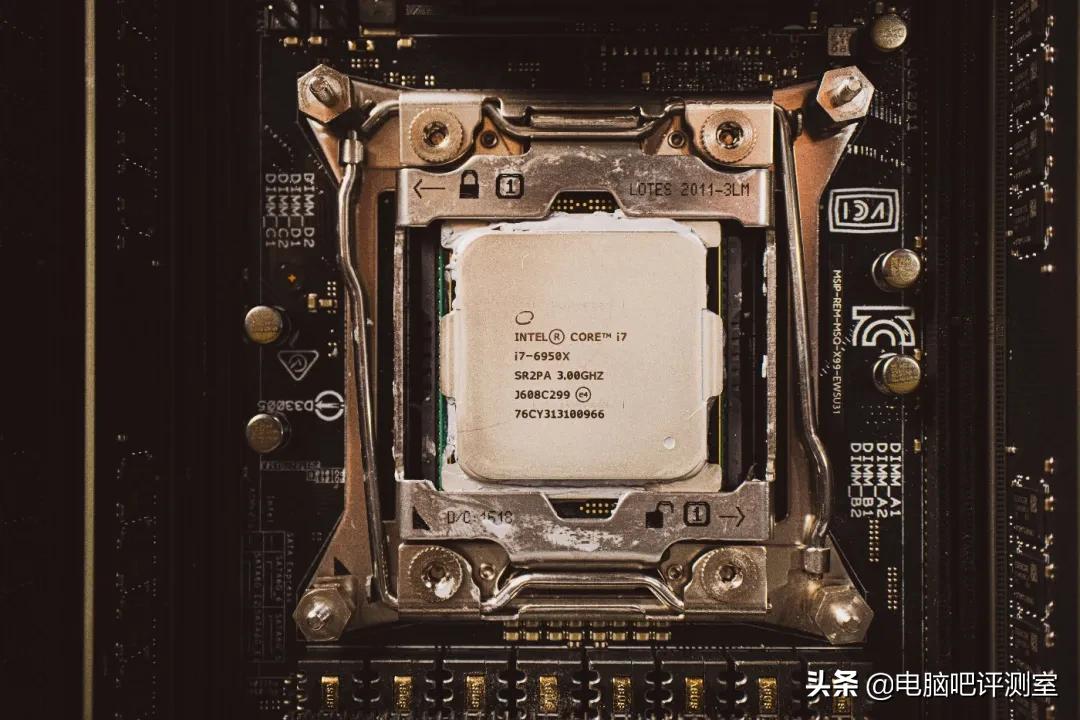 6950x处理器值得买吗,6950x配多少频率内存