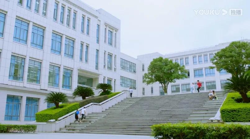 花式“虐狗”！热播剧《全世界最好的你》竟然来清水河畔“打卡”！“清水寺”的学霸们，宅家请淡定！