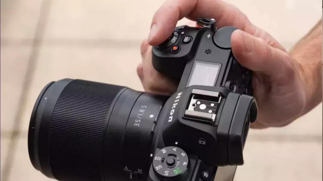 佳能eosrp和6d2拍人像哪个好一点,价格不过1000的单反