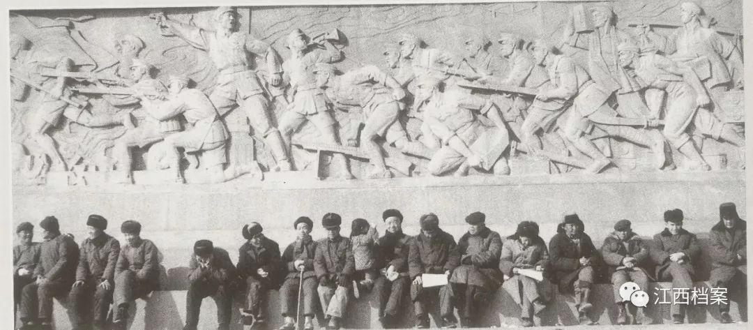 带着时代烙印的老照片，和你穿越到不同年代的八一广场