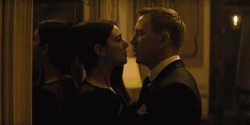 她是全球公认的最性感女神:“裸露”却不情色的人间*物尤**