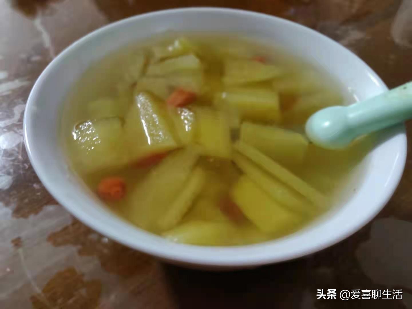 孩子适合喝的苹果水做法,老人小孩喝的苹果汁怎么做