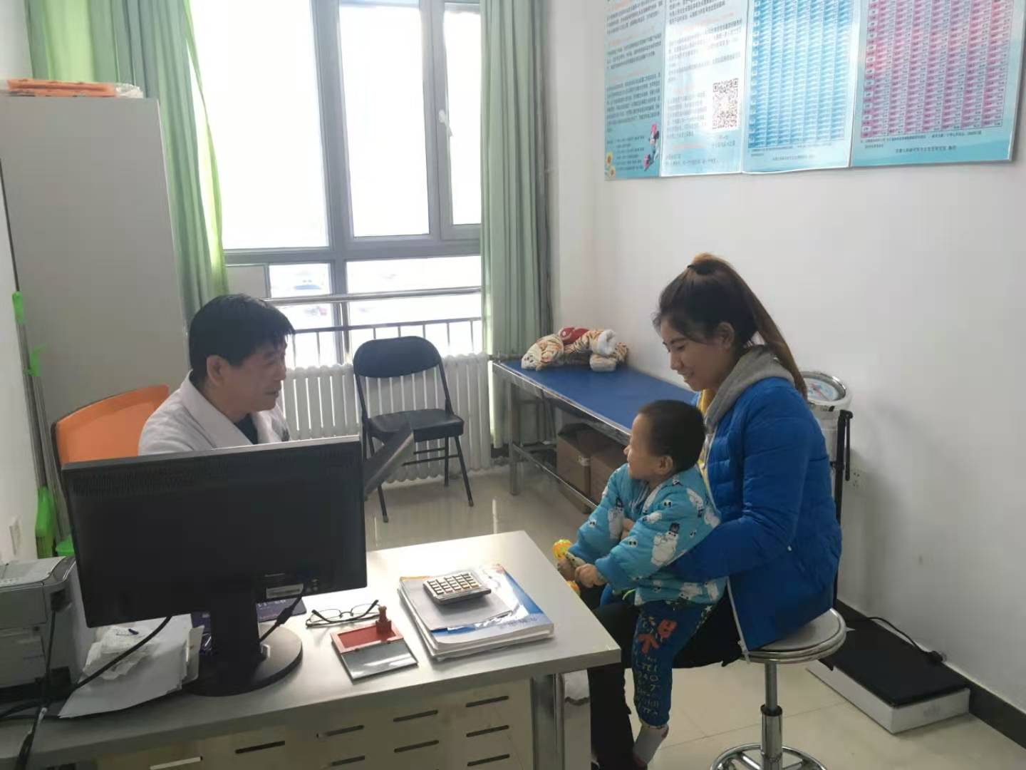 为什么有些孩子天生矮小,孩子身高介于矮小和偏矮之间