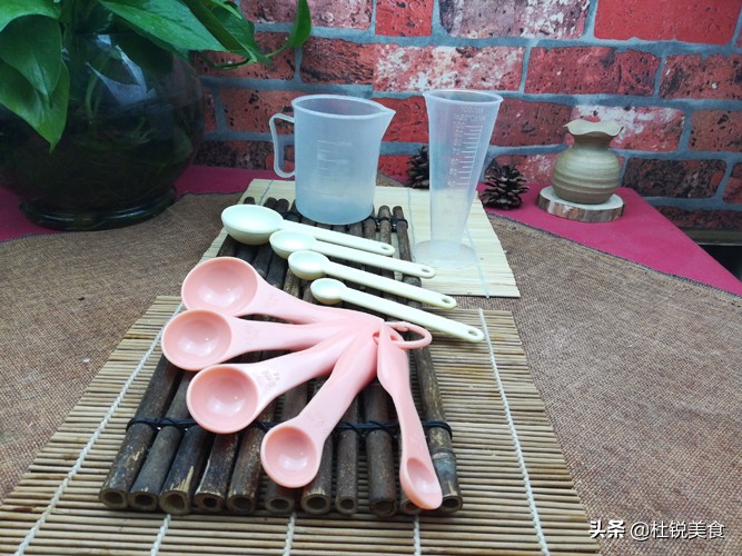 想学烘焙蛋糕类应该从什么开始学,烘焙模具知识