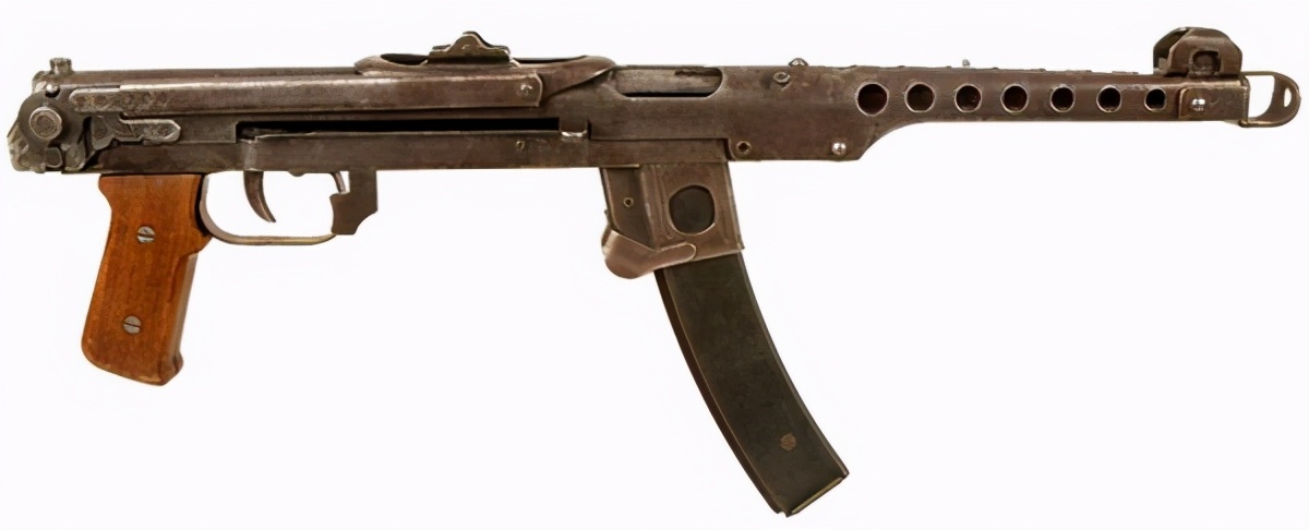 在战争危机中诞生，志愿军战士的最爱，50式和*4式5**冲锋枪