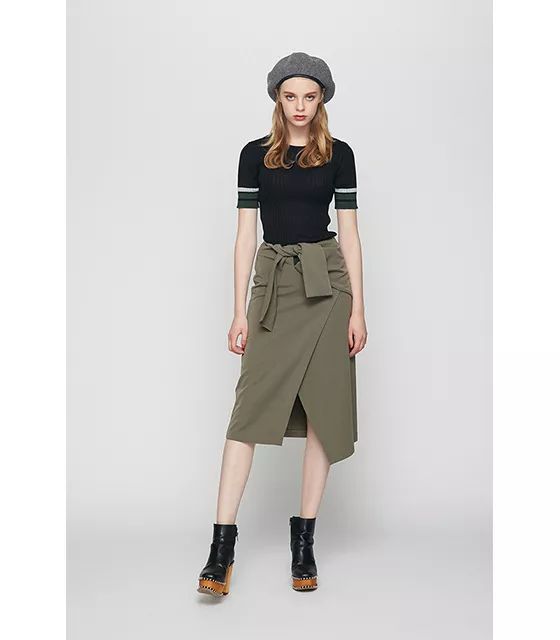 loewe衣服西班牙价格,loewe标志的衣服