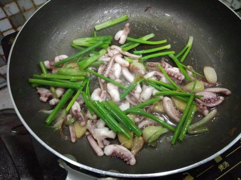 爆炒鱿鱼味道香独家秘制小配方,爆炒鱿鱼的正宗做法四川味道