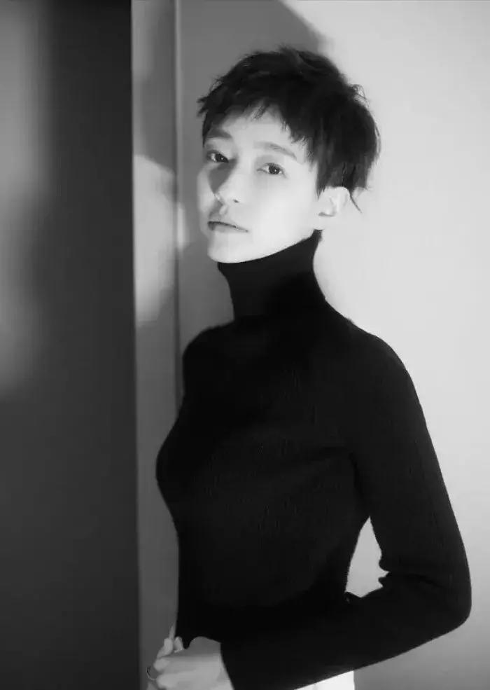 碎发特别多扎不住怎么打理,额前碎发太多怎么扎头发