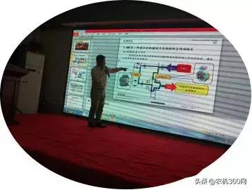 巨明688hmt玉米收割机操作视频,巨明一键放粮