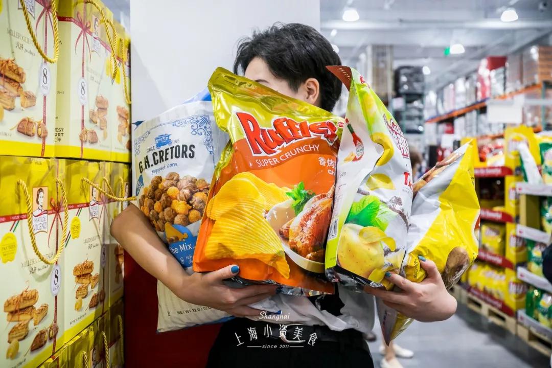 过年去超市囤货,过年没来得及买年货