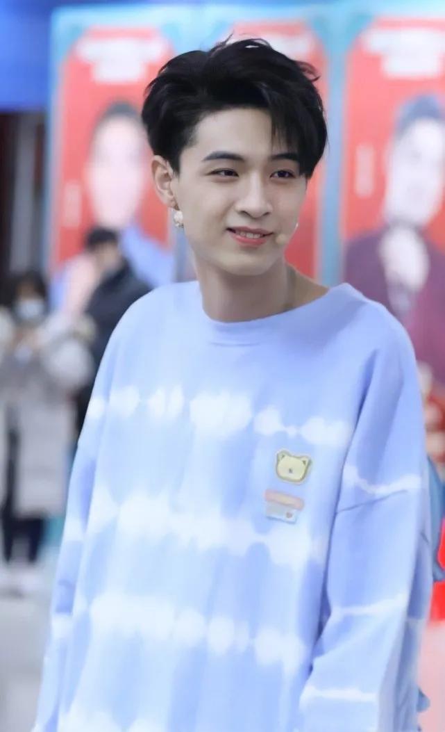 师兄团宠秦霄贤,师父有多宠小徒弟秦霄贤