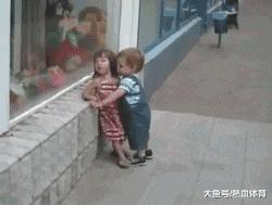 搞笑一刻网友对比美版M记大杯可乐与日本大杯可乐的容量差距