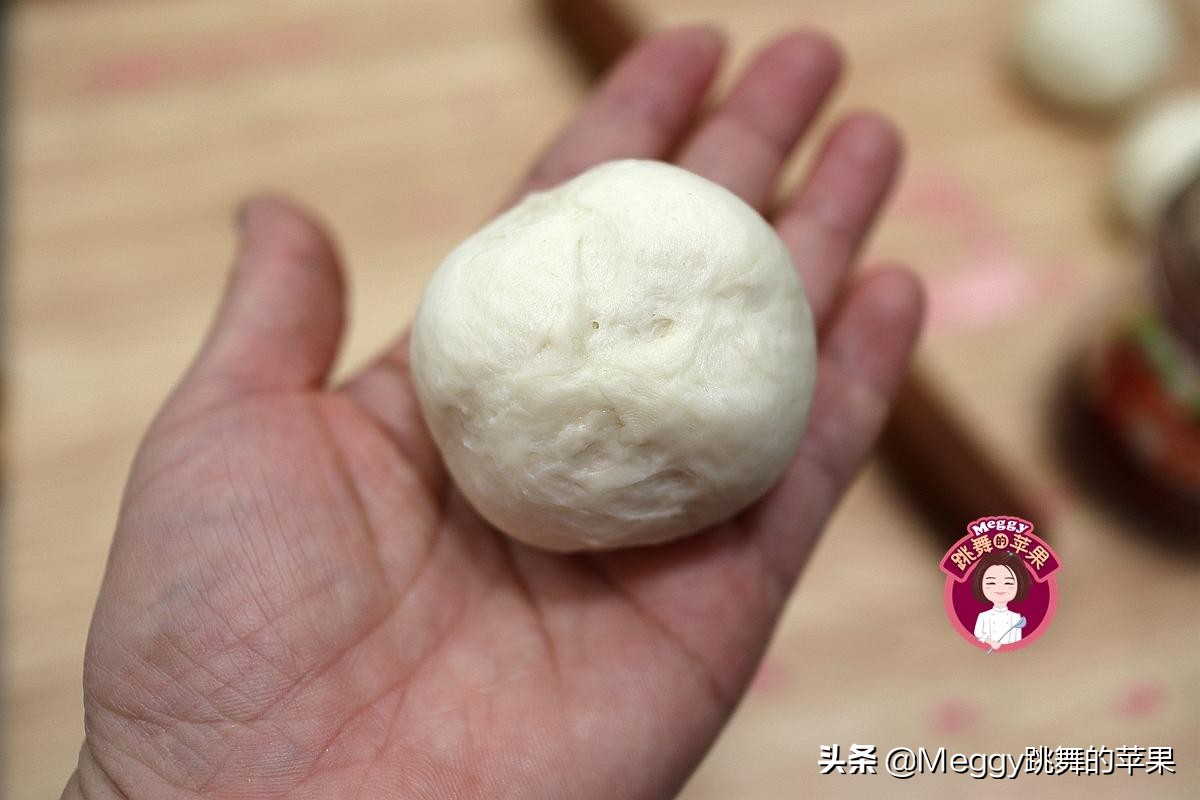 面包早餐整箱搭配草莓酱,柔软草莓酱