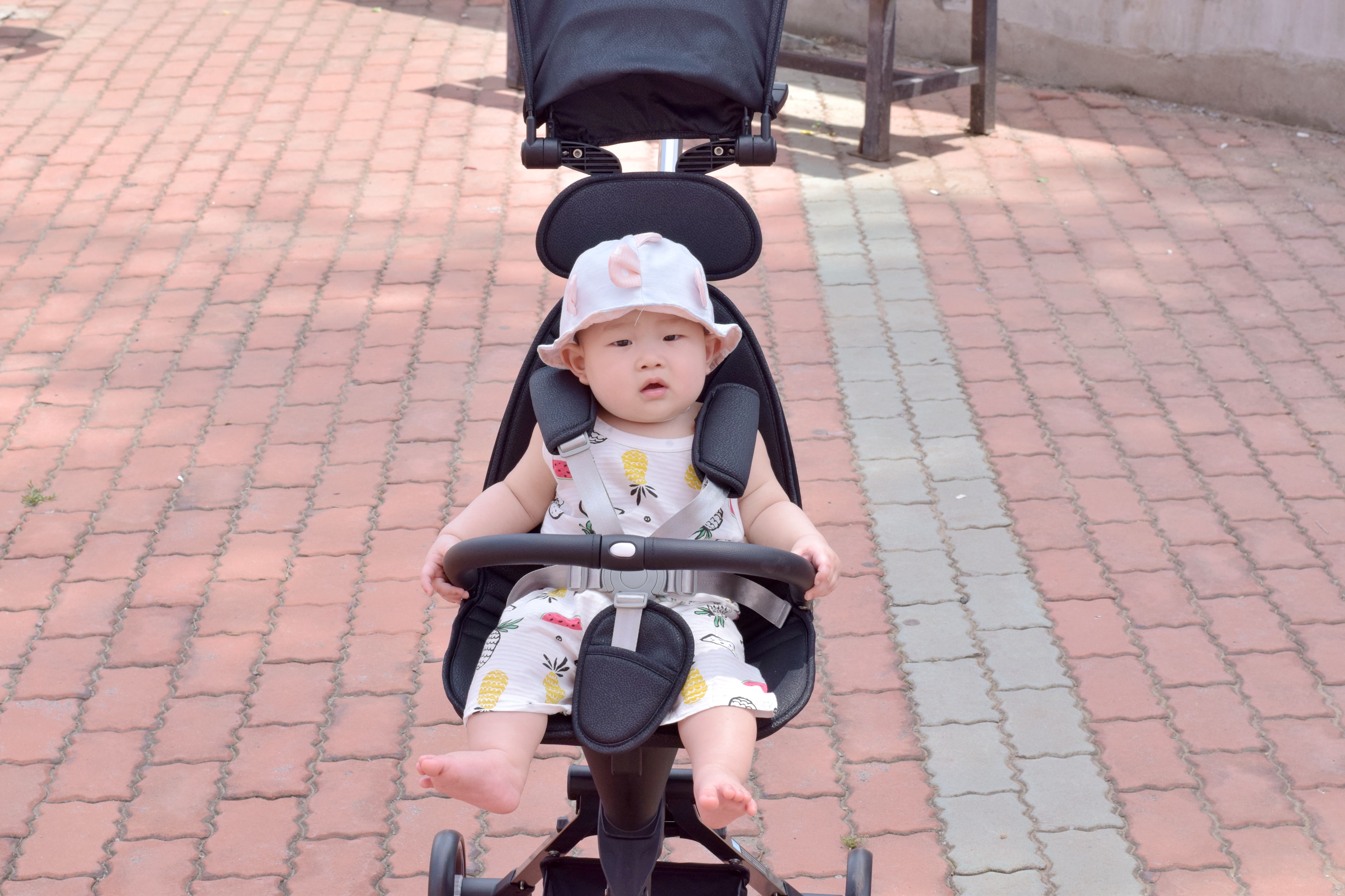 防侧翻设计，单手开合，小米推出首款轻便溜娃车，网友：价格合理