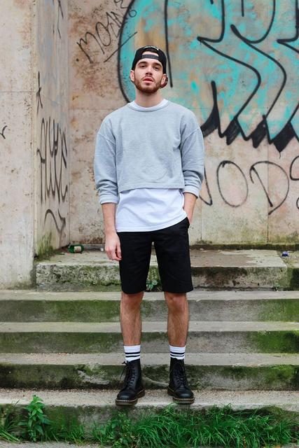 马丁靴怎么穿才能穿出存在感,哪些品牌马丁靴比较好搭配