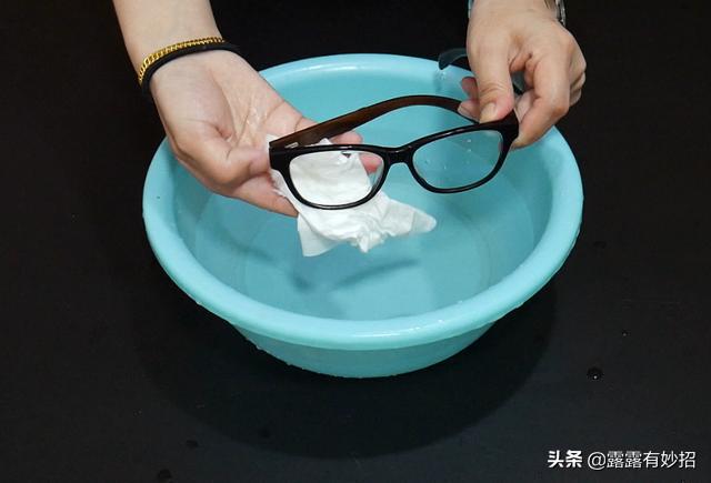 眼镜经常脏怎么办,眼镜总是脏脏的擦不干净