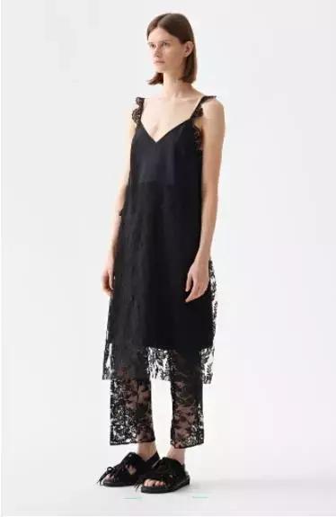 售卖假冒名牌服装一万元,卖了价值280元假冒品牌产品