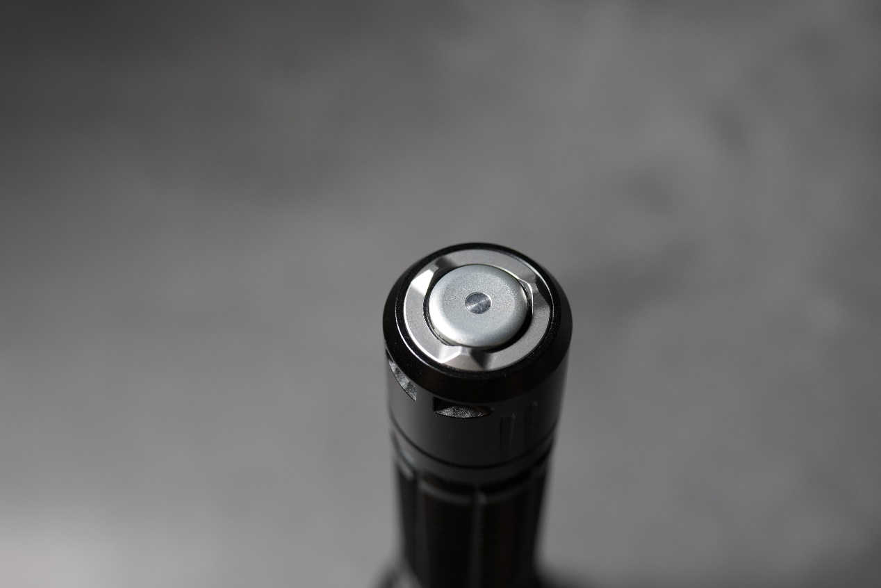 战术强光手电光源,战术型强光手电亮一下就不亮了