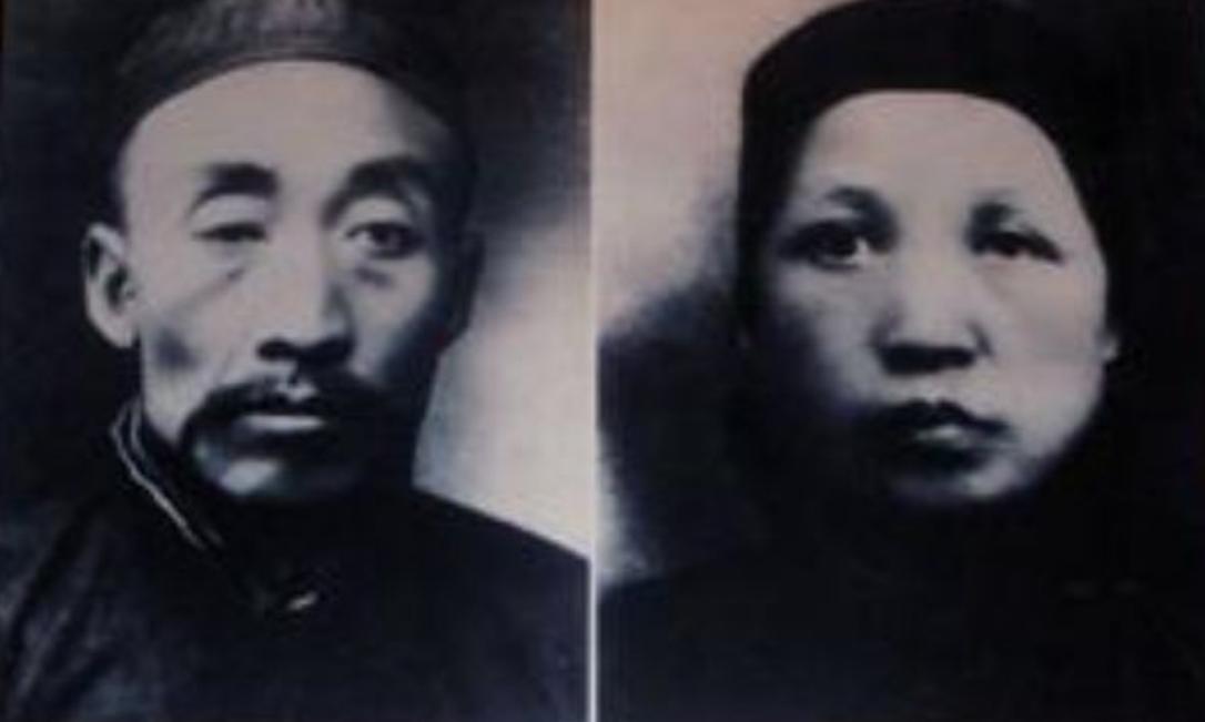 1961年,*少奇刘**参观韶山冲,指着毛主席故居门匾说道:这个字不妥