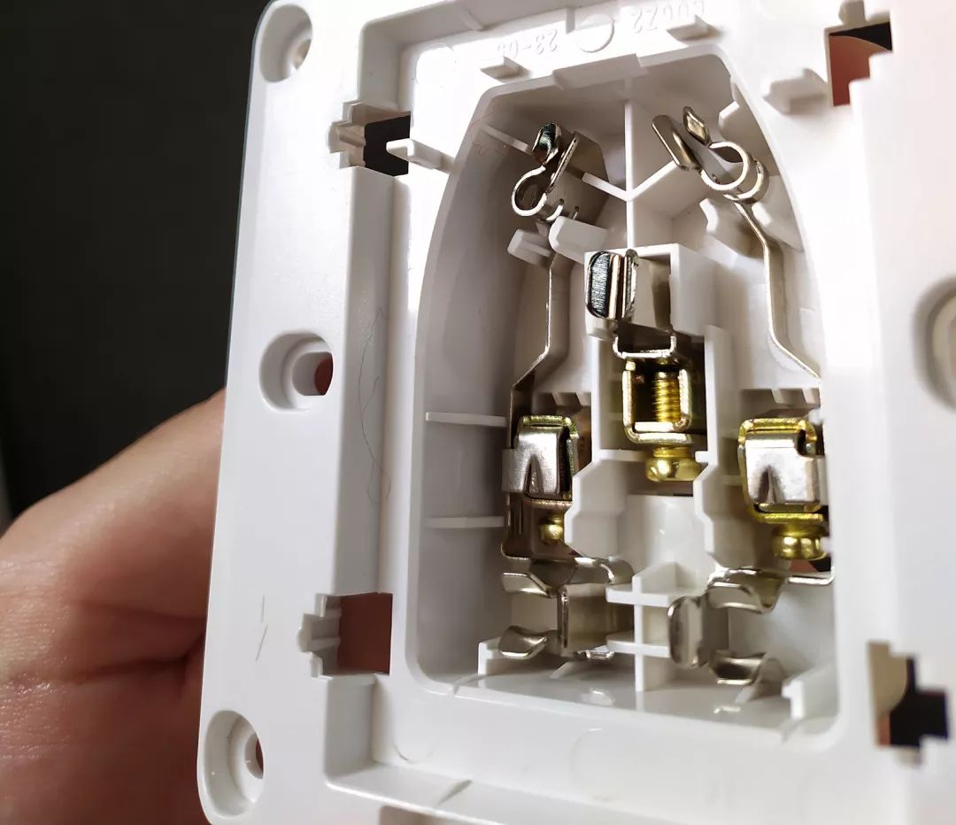 为什么不到10元的插座都是垃圾?