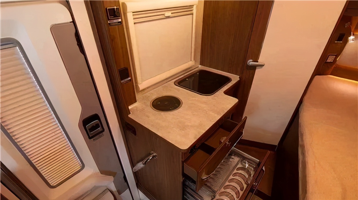 依维柯房车b型房车多少钱,瑞弗依维柯房车价格