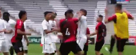 中国足球激烈进球,中国足球名场面守门员重拳出击