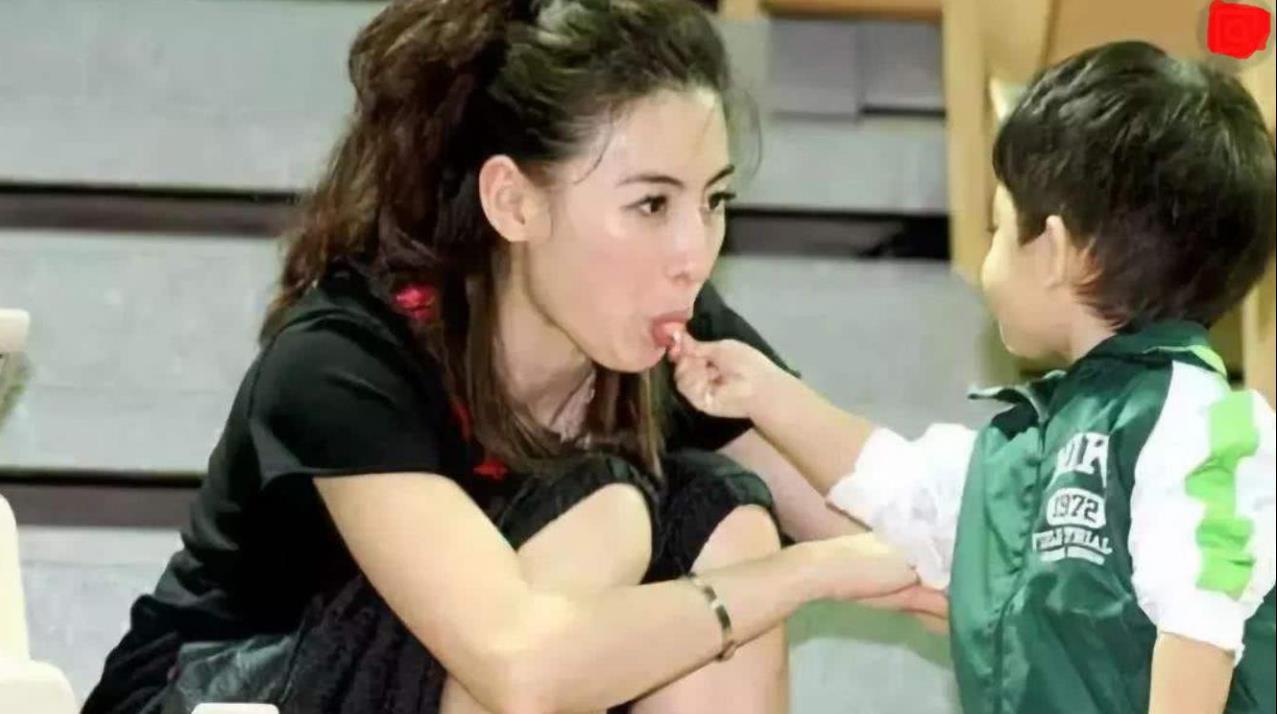 谢霆锋张柏芝爱恨纠葛,谢霆锋张柏芝王菲之间的故事