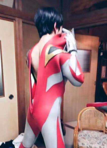 奥特曼怎样变回人间,奥特曼怎么变回人类