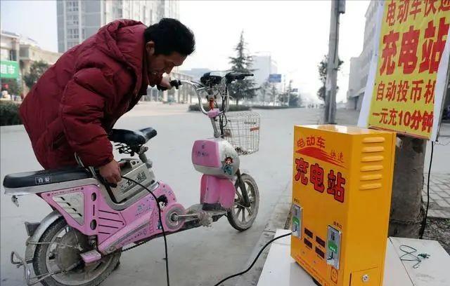 电动车怎样充电不会充坏电池,电动车一次性充不满会损坏电池吗