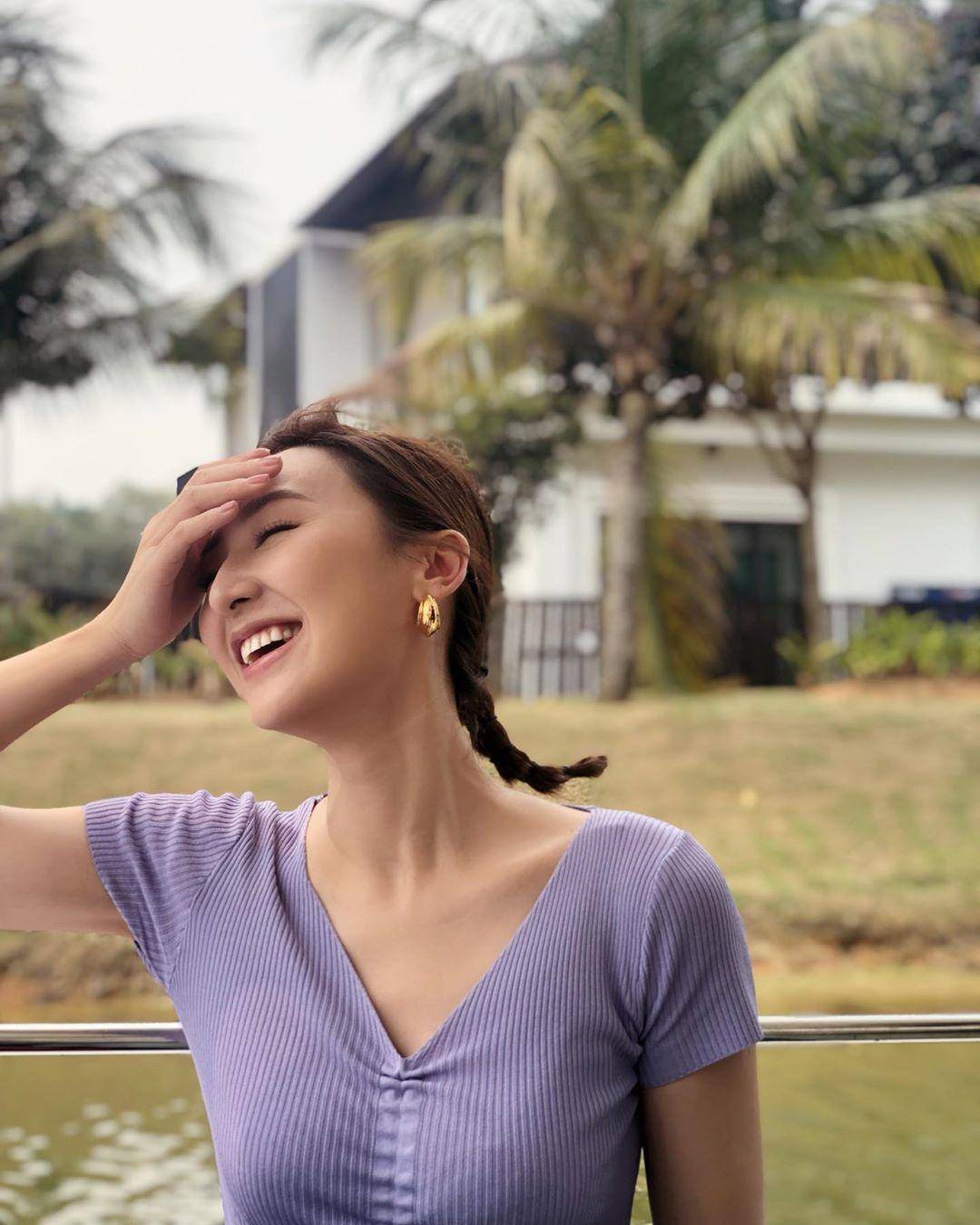 自曝清纯学生照，被网友赞是天生美女，高海宁自曝新剧演货车司机