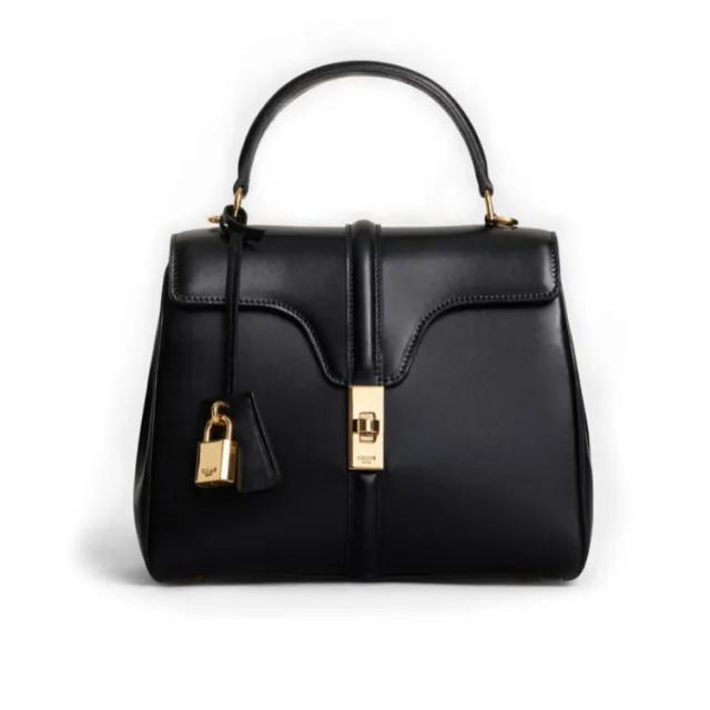 拥有lisa同款铁刘海,拥有香奈儿包包